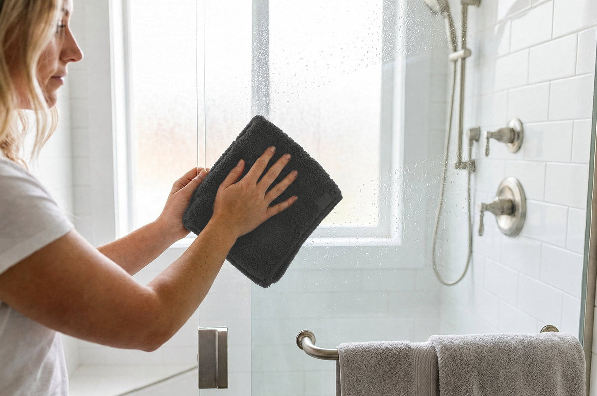 Schimmel in de badkamer: doodmaken lost niets op zolang het vocht blijft