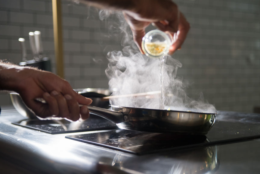 Deep fat fryer full of old oil? Clean it in four steps