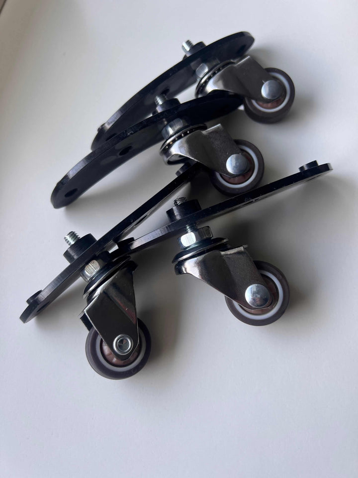 Mobiele wieltjeset met montageplaat voor iZi-Clean Turbo Twin Mop, duurzame zwenkwieltjes voor soepel verplaatsen op alle vloertypes.